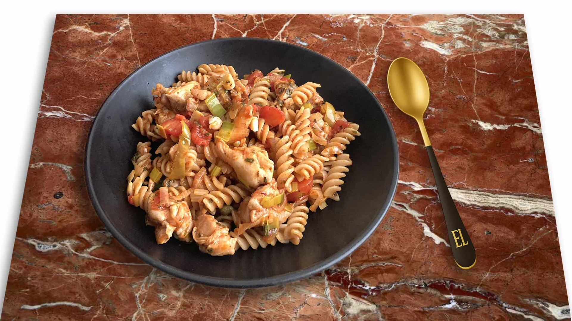 Fusilli pasta met prei en kip