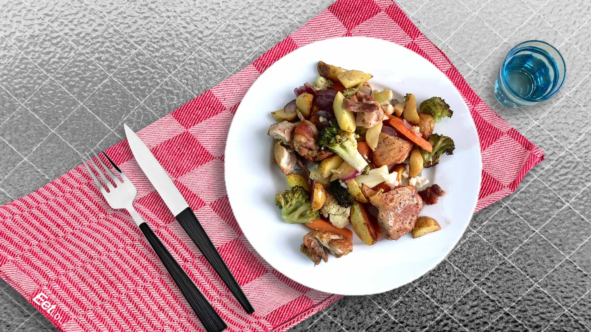 Kipdijfilet met groentemix en aardappelpartjes