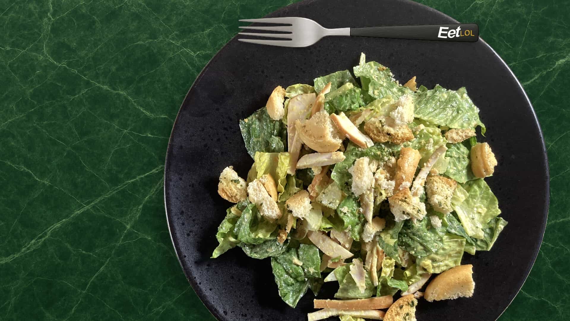 Romaine sla met kip en croutons