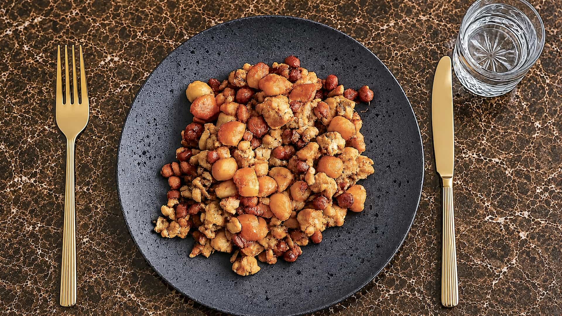 Kapucijners met aardappelblokjes en spek