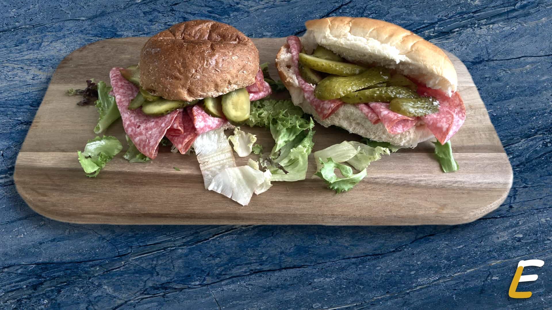 Broodje cervelaatworst