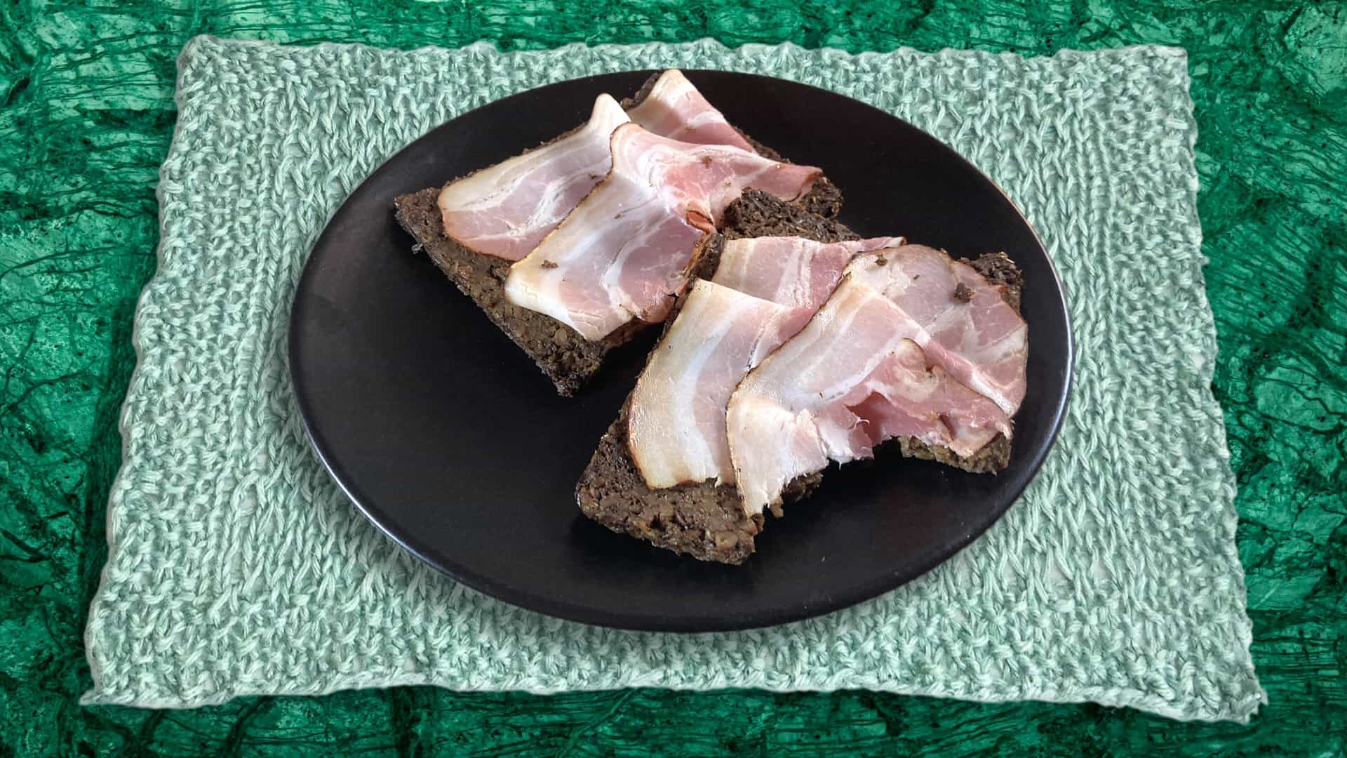 Roggebrood met katenspek