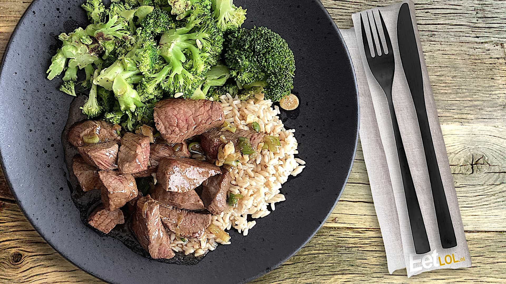 Biefstukpuntjes met broccoli en rijst