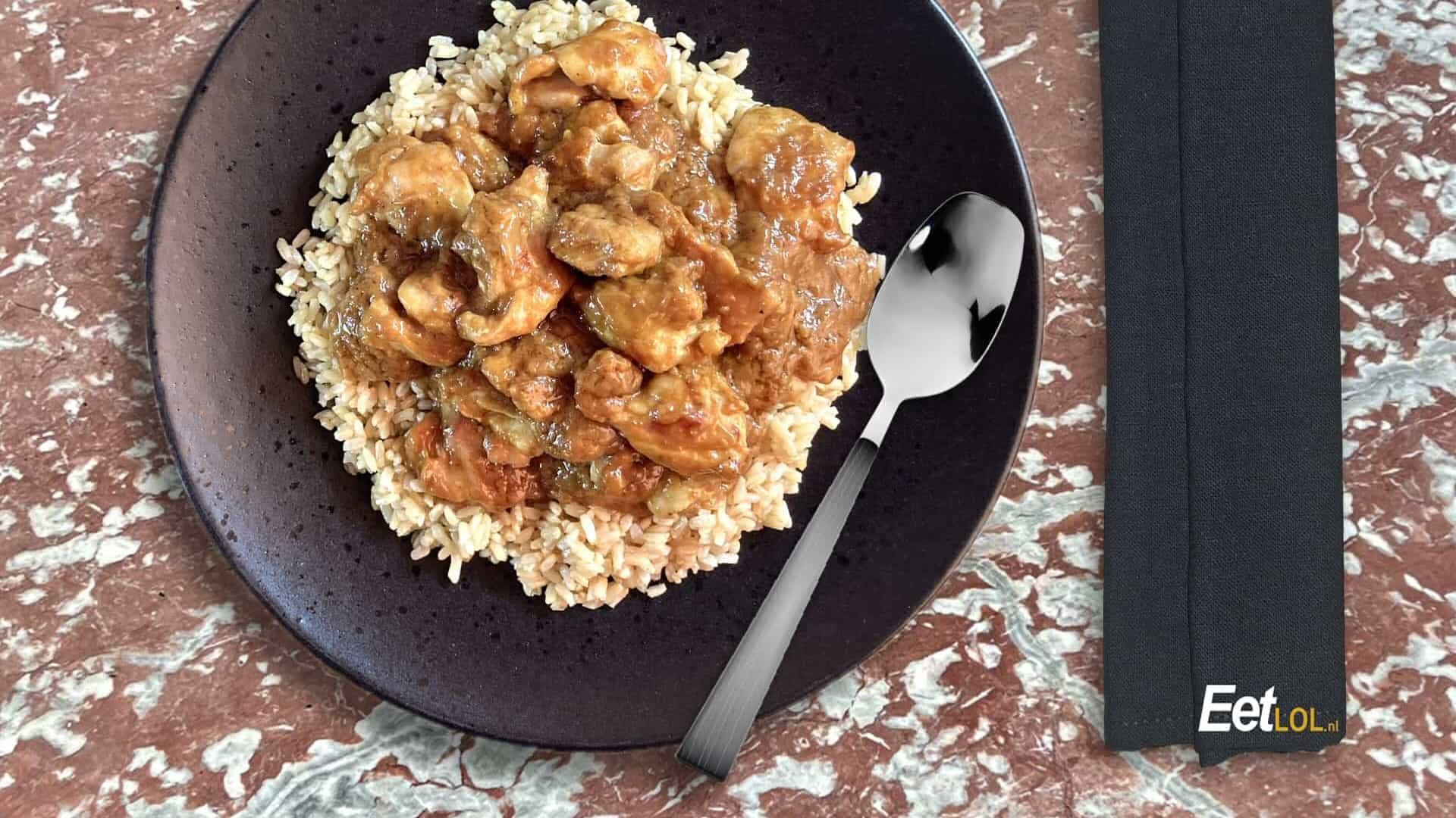 Kippendijen in satésaus