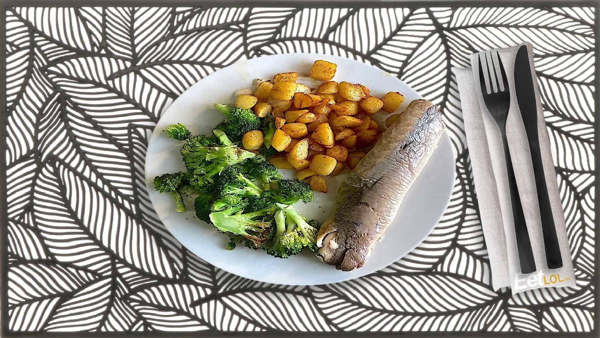 Gerookte makreelfilet met broccoli en aardappeltjes