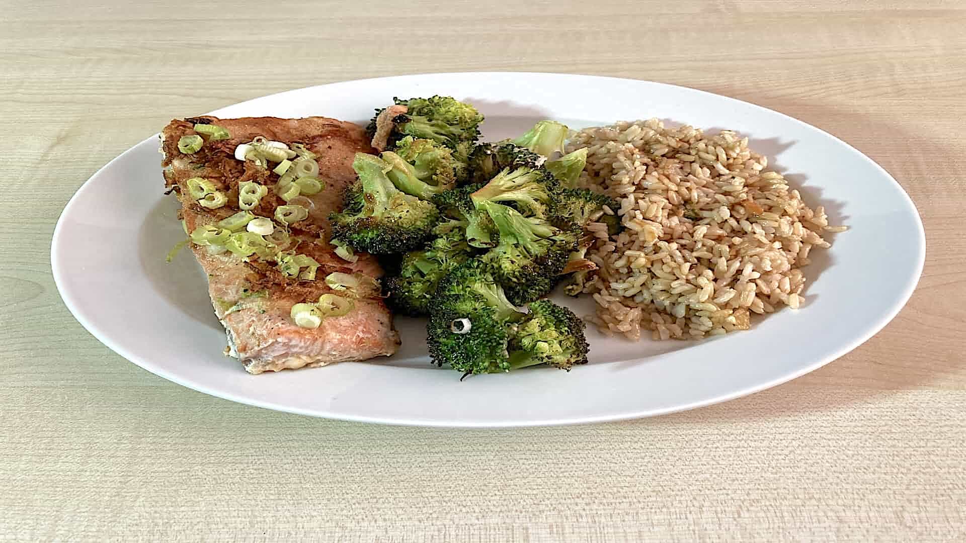 Zalm in teriyakisaus met broccoli en rijst