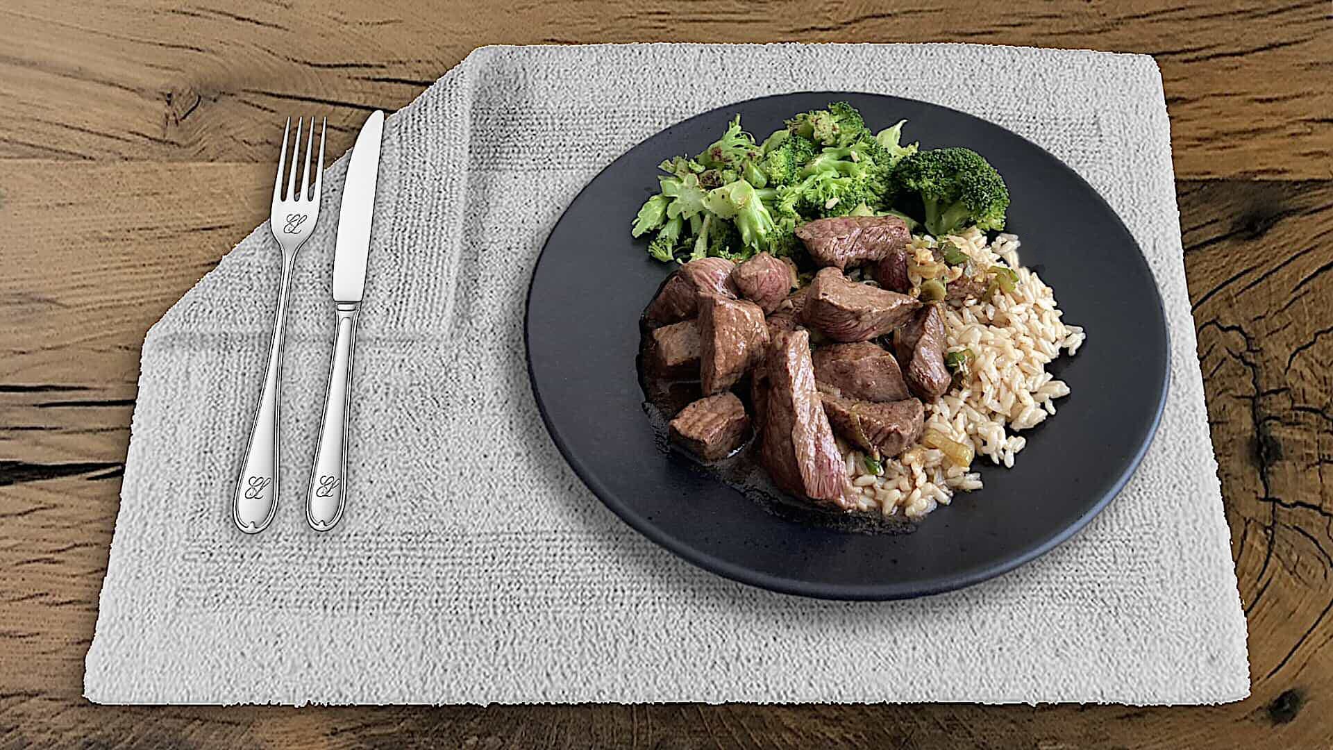 Biefstukblokjes met broccoli en rijst