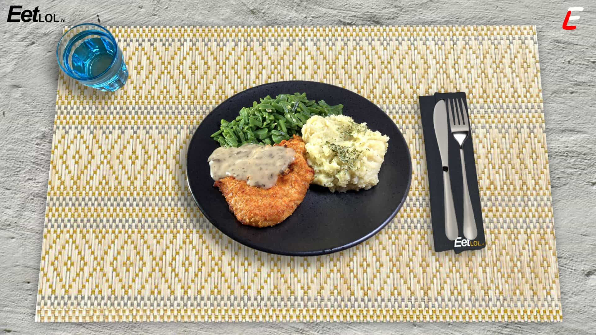 Schnitzel met snijbonen en aardappelpuree