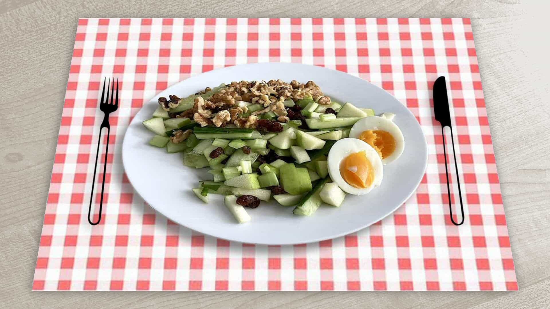 Bleekselderijsalade met rozijnen en walnoten