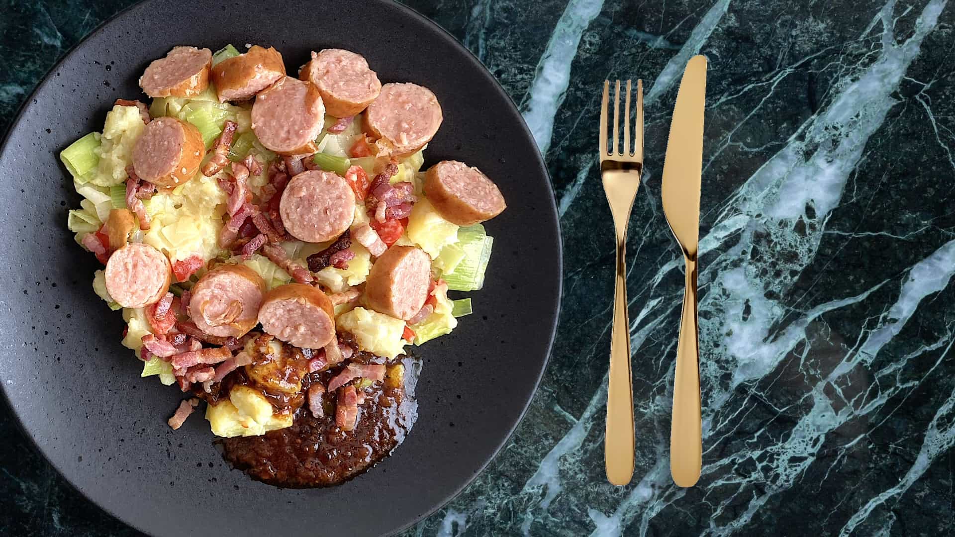 Stamppot prei met paprika, rookworst en spekjesl