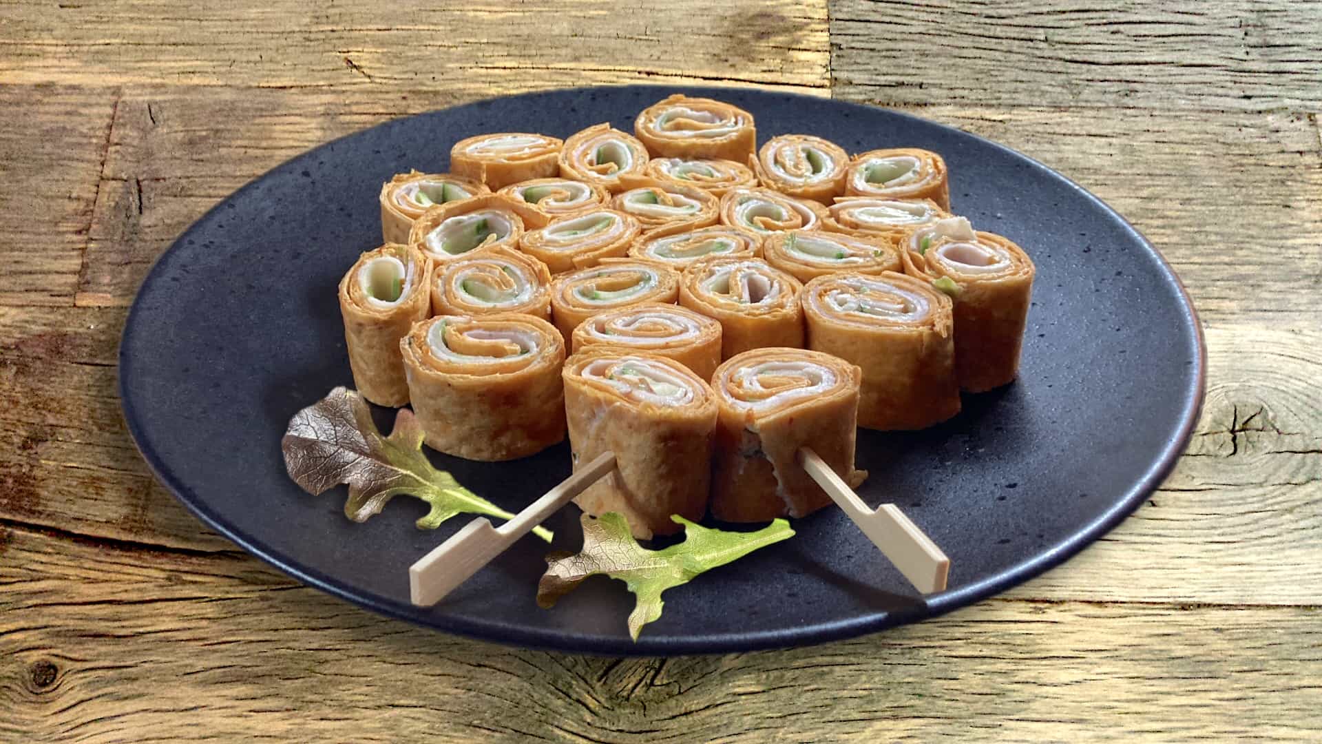 Wrap rolletjes met ham roomkaas en augurk