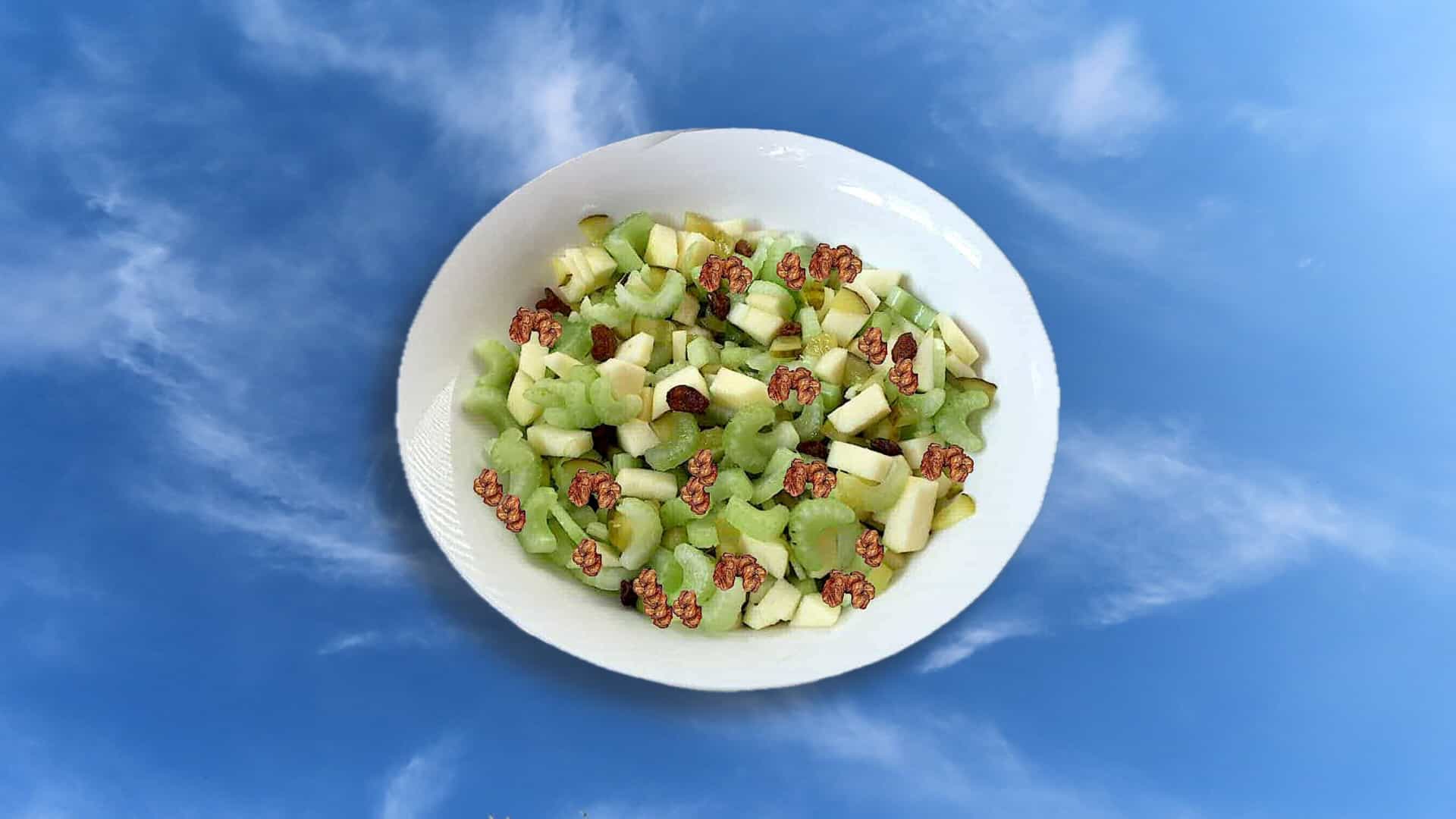 Bleekselderijsalade met rozijnen en walnoten